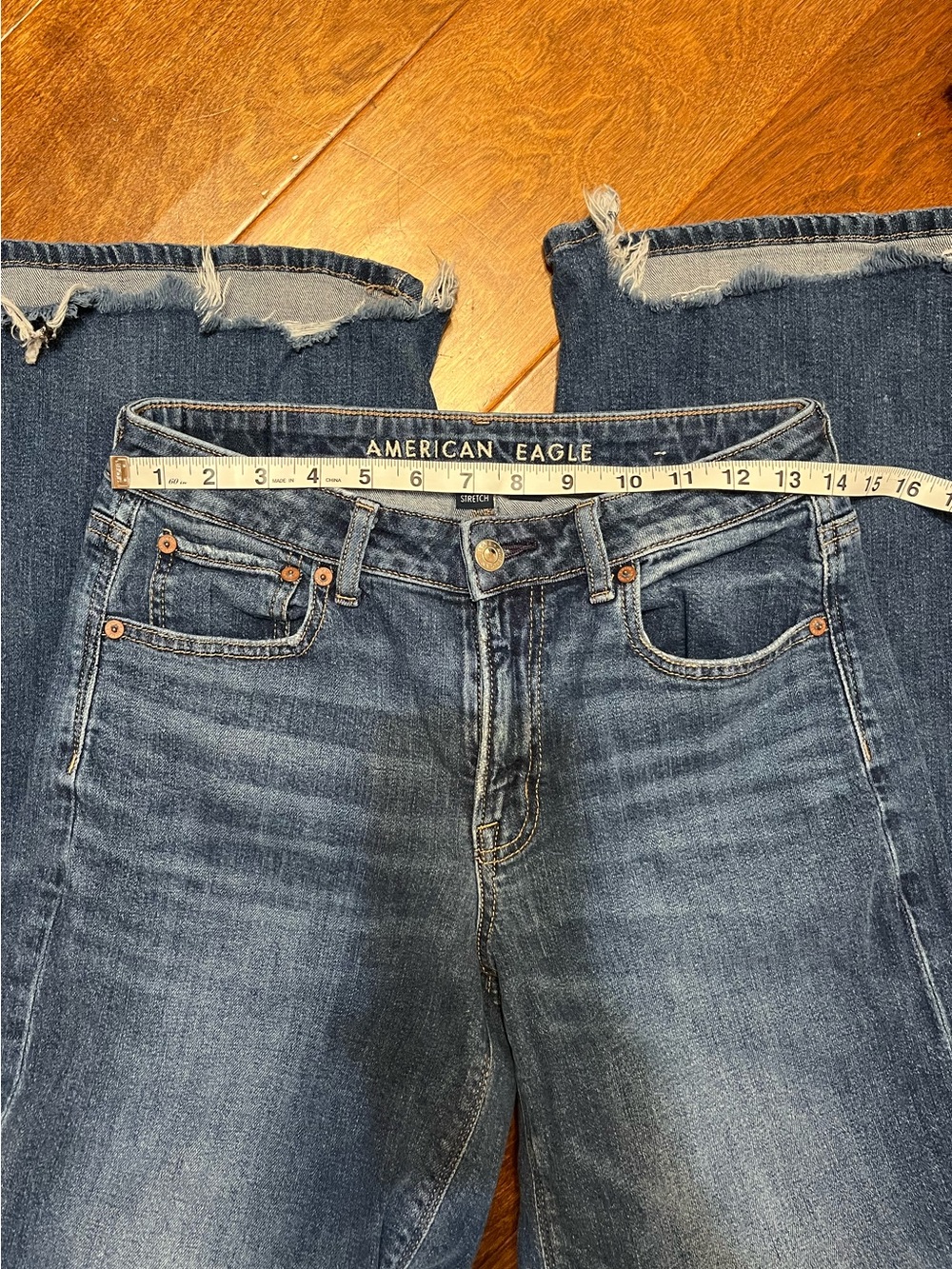 American Eagle Outfitters Mid-Rise Wide-Leg Jeans in Medium Blue - Picture 7 of 7